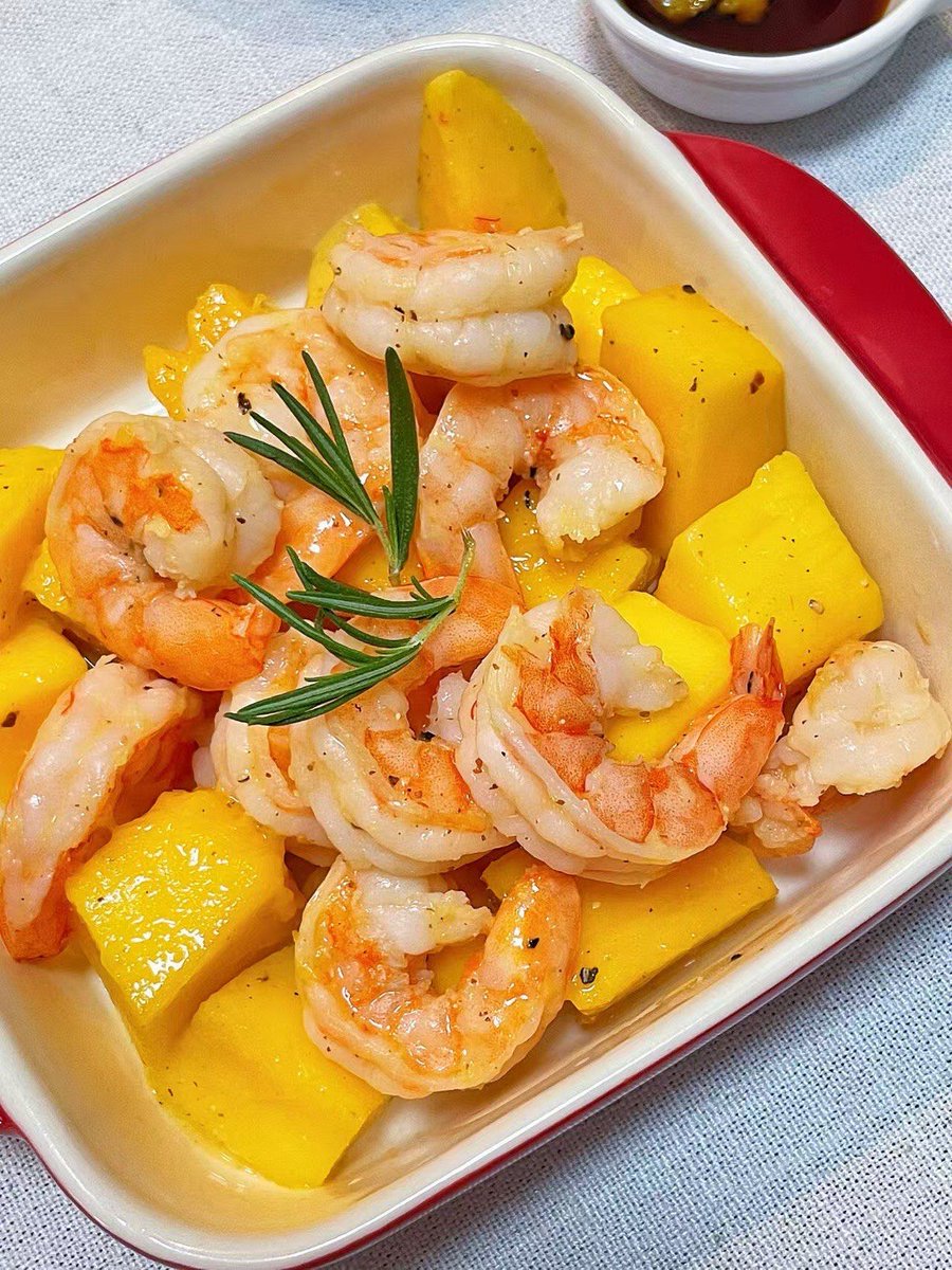 demelesh's tweet photo. Just whipped up garlic butter pan-fried shrimp with a sprinkle of fresh parsley—15 mins of pure cozy, flavorful goodness for weeknight dinner perfection! https://t.co/sw301AD9up
