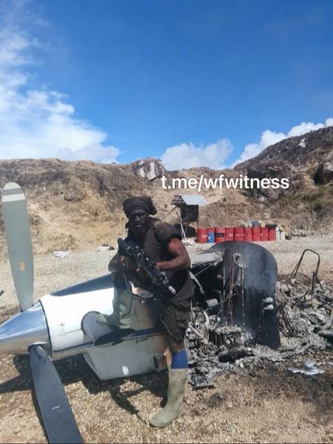 SprinterPress's tweet photo. Papuans from the West Papua National Liberation Army (a state in Indonesia) claimed to have killed an American pilot and set his civilian plane on fire after it landed in the town of Yahukimo

The group claimed to have targeted the plane because it was allegedly being used to transport Indonesian troops. Seven Papuan passengers were also reportedly on board, their condition unknown.
