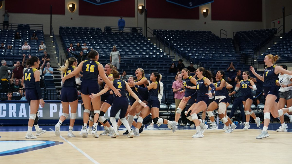 UCSDtritons's tweet photo. #TBT to taking down USD in the last preseason game. WVB is ready to run it back, and we can't wait to be back in the stands. 

#GoTritons https://t.co/OeJjCLKyZA