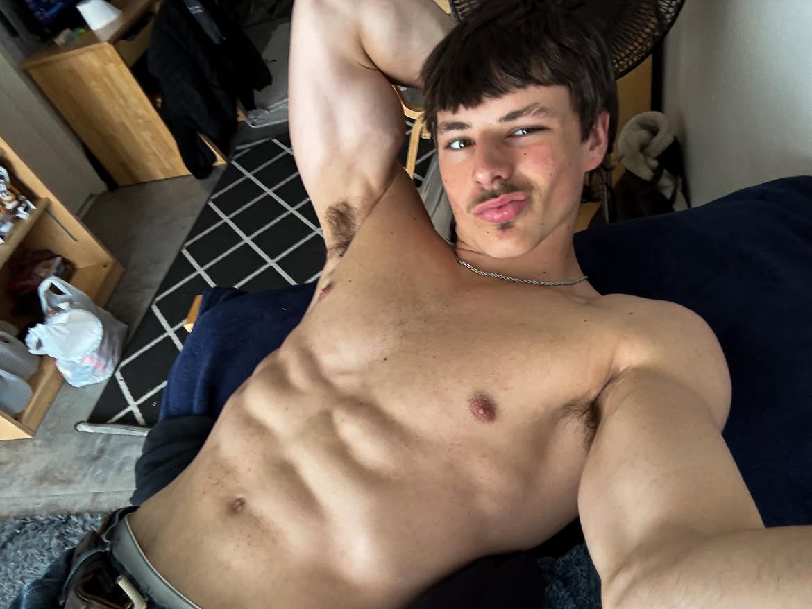 ATALPHAAMMM_'s tweet photo. Strong 💪 enough to ignore compliments 
Rich enough to prefer tributes 💸
#walletdrain #alphagod https://t.co/ZO5zbE40QY