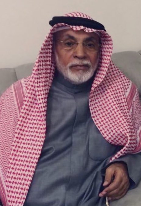 Q83Mishal's tweet photo. الرجال لا تُقاس أقدارهم بما يملكون، بل بما يتركون من أثرٍ طيب في قلوب الناس، ومن بين هؤلاء الرجال يبرز اسم عمي عقله مران (أبو محمد)، الذي عُرف بطيب الخُلق، وسعة الصدر، وكرم الضيافة، وحب الخير، حتى أصبح ديوانه عنوانًا للمحبة، وملتقىً يجمع الرجال على الوفاء والأصالة.
أبو محمد من الرجال الذين إذا حضروا حضر الوقار، وإذا وعدوا أوفوا، وإذا احتاجهم الناس كانوا أول الحاضرين. لم يجعل خدمة الناس مناسبةً أو مصلحة، بل جعلها نهجًا ثابتًا ومبدأً يعيش به، يسعى للإصلاح، ويقف مع الجميع، ويؤمن أن قيمة الإنسان فيما يقدمه من خير.
هنيئًا لمن عرف هذا الرجل الكريم، وهنيئًا لمن جمعته به المواقف، فالسيرة الطيبة لا تُشترى، والاحترام لا يُطلب، بل يُصنع بالمواقف الصادقة والأفعال النبيلة.
حفظ الله عمي عقله مران أبو محمد، وأدام عليه الصحة والعافية، وبارك في عمره، وجعل كل ما يقدمه من خيرٍ وعطاءٍ في ميزان حسناته، وأبقى ديوانه عامرًا بأهل الوفاء والمحبة، فهو من الرجال الذين يفتخر بهم ويشهد لهم الجميع

#عادل_عقله
#عقله_مران 
#عنزه