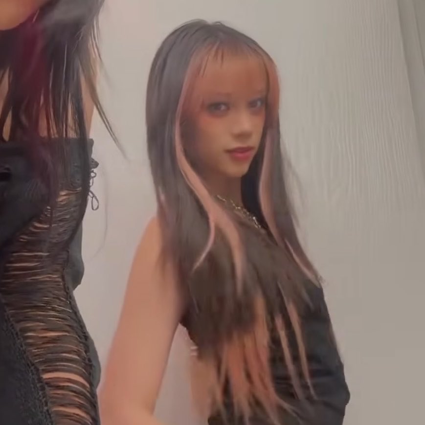 meizinilvr's tweet photo. reminiscing she was actually so yummy in this live https://t.co/hwnj2ItdCm