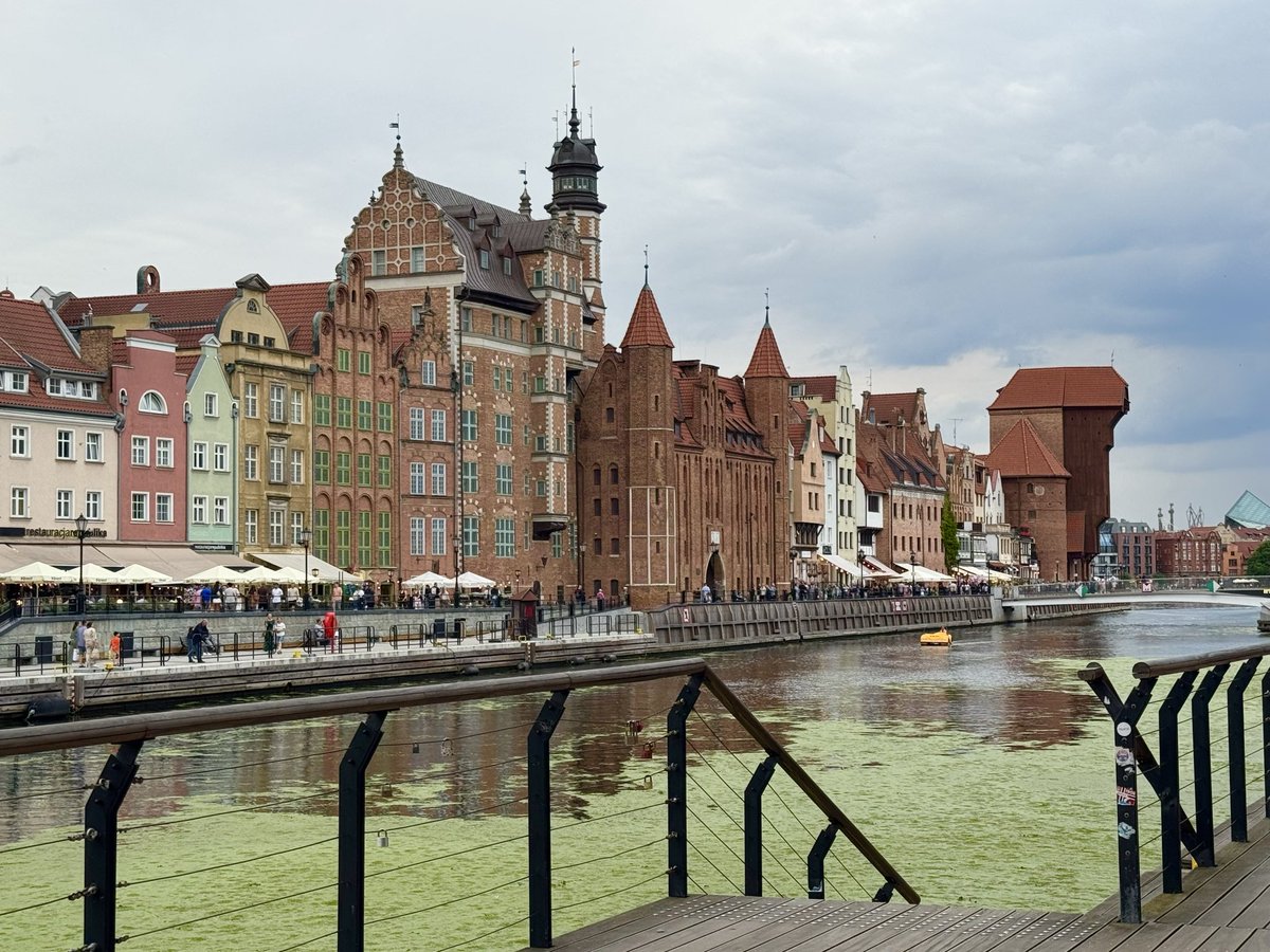 taiyooe's tweet photo. ja dosłownie nie wiem co powiedzieć, żadne miasto jeszcze nigdy mi się aż tak nie podobało, ja chodziłam po tych ulicach i bylam jak w transie jakims przysiegam https://t.co/9VvwwtTCjP