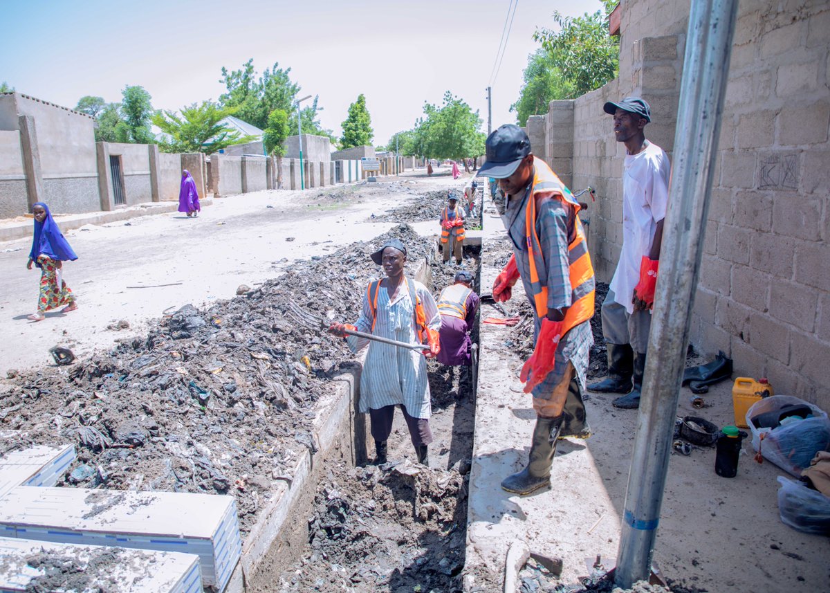 FutureResilien1's tweet photo. Proud to flag off the Cash-for-Work sanitation campaign in Magumeri, Borno! Backed by #NHF @UNOCHA, residents earn daily wages to clear drains &amp; prevent cholera.

The Local Gov Chairman’s presence showed the power of local leadership. True community ownership #FRAD #Partnerships https://t.co/UCUlg35jUx