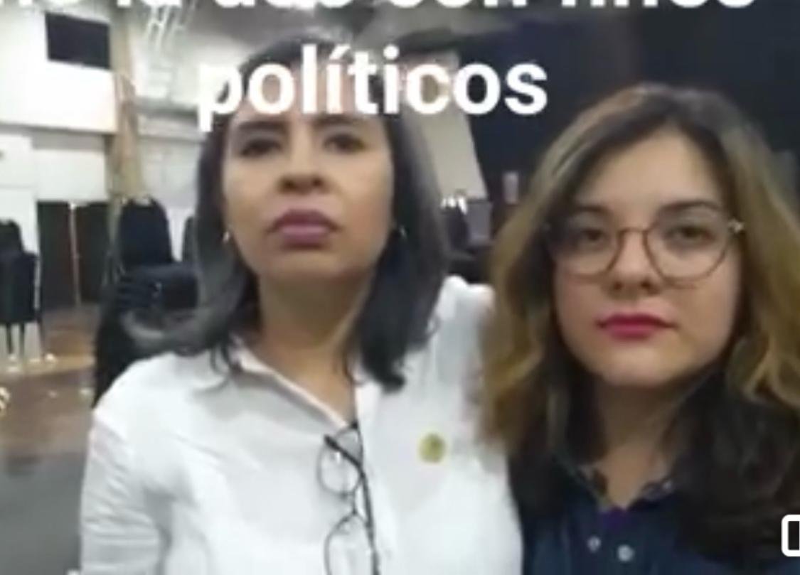 sergiozaragoza's tweet photo. El gobernador @AlfonsoDurazo pierde el control del gobierno, la dupla @JavierLamarque_-@wzuloag actúan como si ya tuvieran el mando. Sus huestes internas en el DIF comandadas por la senadora suplente @LizethVazquez cambian de nombre al auditorio y quitan las fotos de las primeras damas. Incluyendo la de la esposa del gobernador. Que falta de respeto! Que saben ese tipo de personas de valores familiares! NADA!