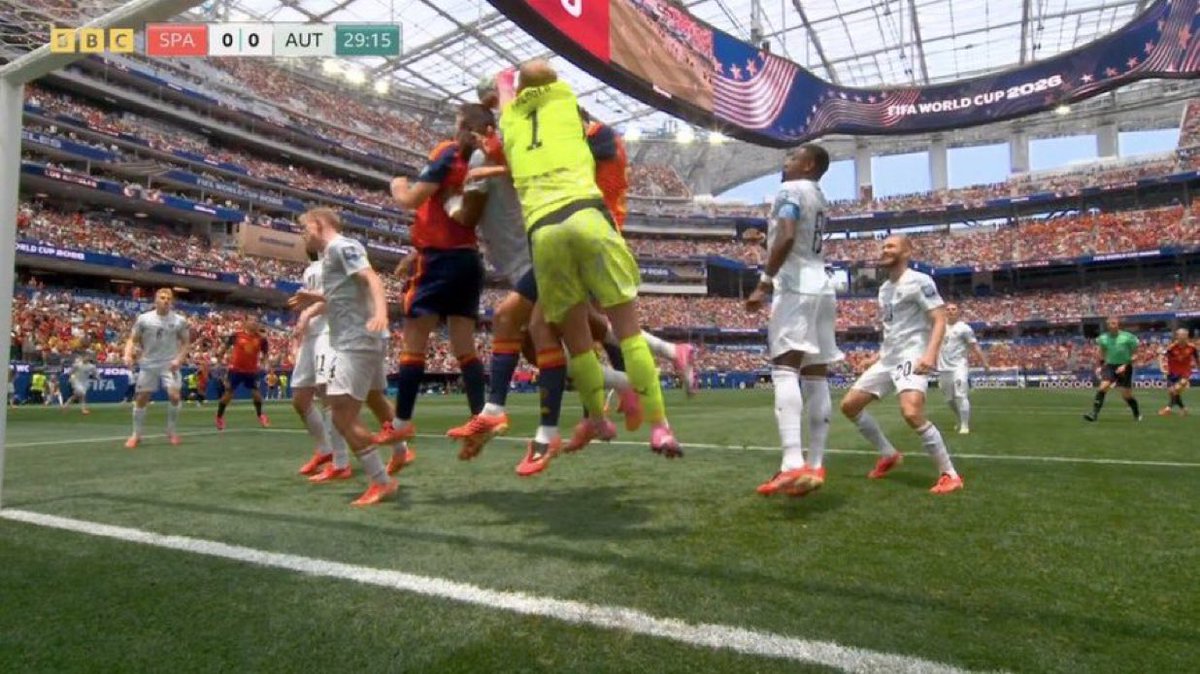 Rufus_45's tweet photo. Come on this is a goal 😡! Spain have been fu..g robbed !! #Cucurella #Spain  #WorldCup https://t.co/19elTAHWJN