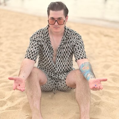 imryanvalentine's tweet photo. “No Hurt At All” out Aug 7th https://t.co/qUgOlO5rV0