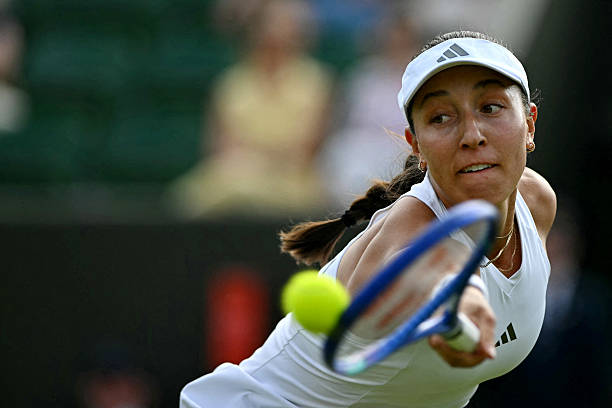 christophclarey's tweet photo. One quarter of the women's round of 32 at #Wimbledon is American

The Eight: Pegula, Jovic, Liu, Gauff, Krueger, Navarro, Anisimova, Keys

Seven for the US men: Brooksby, Paul, Zheng, Svajda, Fritz, Tiafoe, Giron

#getty #pegula https://t.co/XpBP32Eyuh