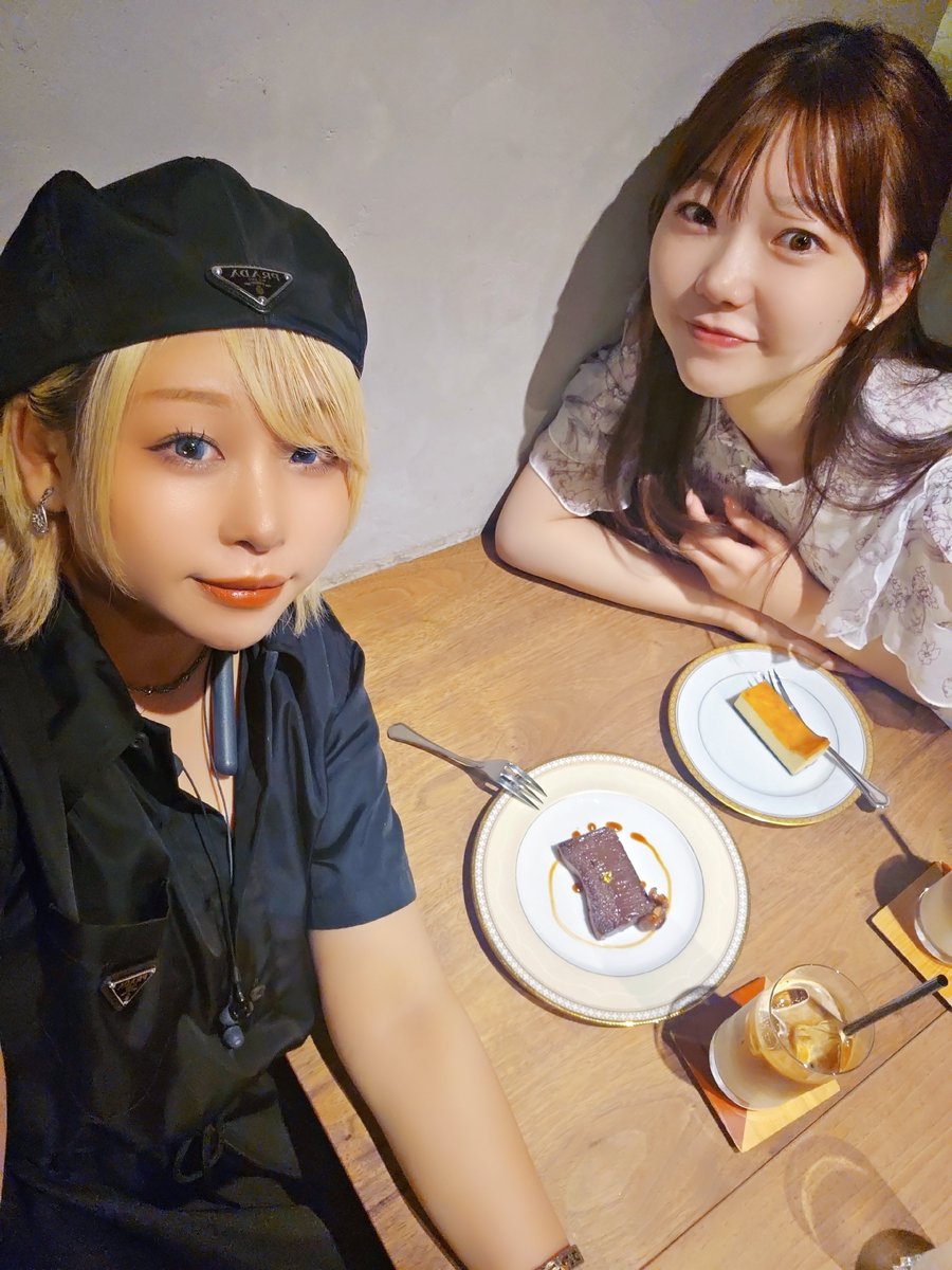 Maiko_Araya's tweet photo. さやぴっぴとご飯行ってカフェ行ってありえん勢いで喋り散らかしてあっという間に終電でした、、、アリガト……🩷🍓またエスニック開拓したいのだ https://t.co/UL2VdxoCBW