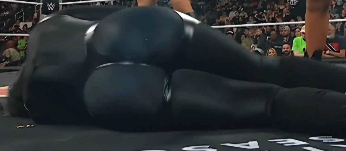 Comicmandan3's tweet photo. Stephanie Vaquer in black 🖤
#WWERaw https://t.co/oVH7WfVRC8
