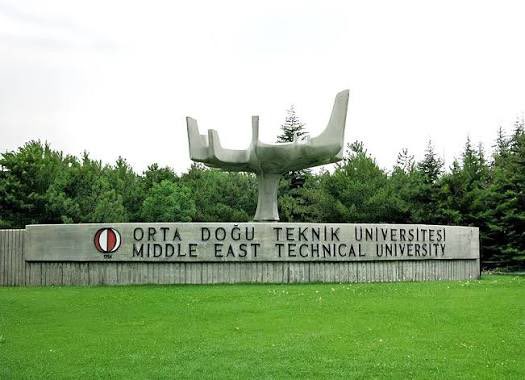 gdevirecek7's tweet photo. NATO Geliyor Diye ODTÜ Yurtları Boşaltılıyor!

Ankara’da gerçekleştirilecek NATO Zirvesi bahane edilerek ODTÜ yurtları öğrencilere kapatılıyor. Öğrencilere, 4 Temmuz sabahına kadar yurtları boşaltmaları bildirildi. Yurtlar ise ancak 13 Temmuz’dan sonra yeniden öğrencilerin kullanımına açılacak.

NATO gelecek diye öğrenciler yurtlarından ediliyor; kayyım rektör de bu uygulamaya ortak oluyor. Yüzlerce öğrenciden 2 günde yurdu boşaltmaları ve “başlarının çaresine bakmaları” isteniyor. 

NATO Zirvesi gerekçesiyle ülkedeki devrimcileri tutuklayan, Ankara’da OHAL ilan eden iktidar, ne halkı ne de öğrencileri önceliyor. İktidar ve kayyım rektör NATO için öğrencilerin barınma hakkını gasp ediyor.