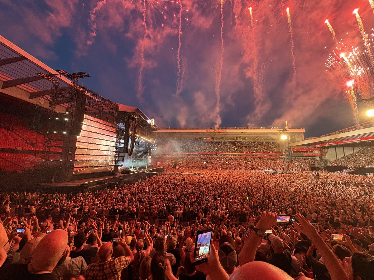 the2019badger's tweet photo. @foofighters Anfield 25/06/26 #everlong   Special 🎸 https://t.co/N6pxSv7sM9