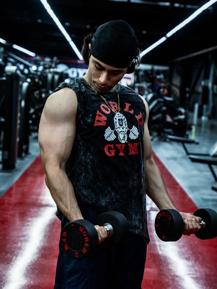 WorldGymMexico's tweet photo. Ayer tocó gym sesh pero además, ver a mi México querido que demostró de lo que está hecho 🇲🇽🔥 paso a paso, ahora le ganaremos a Inglaterra mis brahs 👀

Entrena donde se hacen los campeones 🦍🔥

Usa mi código de descuento: [DRGAINZ] ‼️

#WorldGymMéxico #WhereChampionsAreMade https://t.co/DvIBqpWfVO