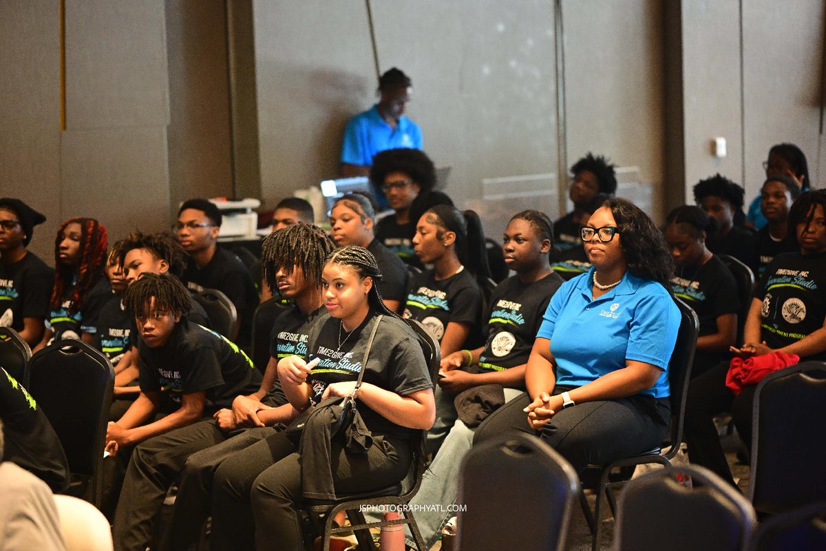 CityofAtlanta's tweet photo. Atlanta's young leaders took center stage at the Time2Give Summer Youth Employment Program Living Legacy Showcase. Students showcased projects in entrepreneurship, technology and civic leadership inspired by the legacy of Ambassador Andrew Young. Congratulations! https://t.co/IUl7Lgf8iH