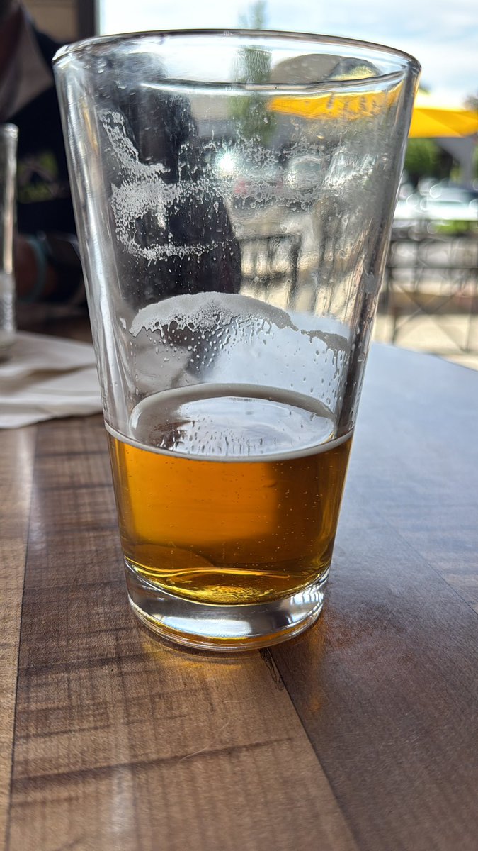 billdyll's tweet photo. Nothing like a little Thursday 8% lunch pint - am I right fellas? #drank #hawktawk https://t.co/TnoQp8rC8D