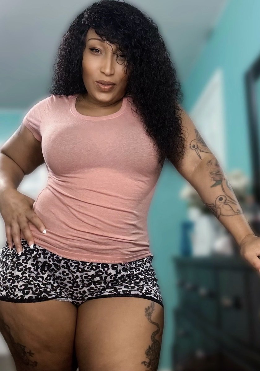 MsBaddiebabe's tweet photo. Can you handle a naturally thick and mature women ? Hitn all the curves no brakes 🚘 https://t.co/35doP9oGRx