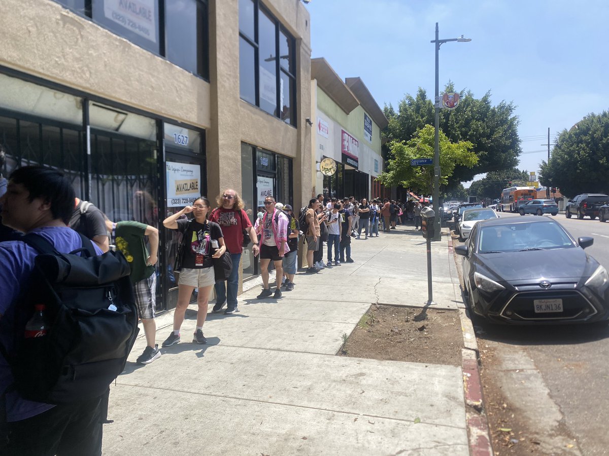 shiravune's tweet photo. 🎉 YABAI Gallery Day 1 is here!

The doors are open, and we're excited to welcome everyone!

Stop by to explore exclusive artwork by Itaru Hinoue, the original artist of ONE., along with many other incredible creators.

See you at YABAI! ✨
https://t.co/xt6PFUvBSD https://t.co/XIiJGr0LRc