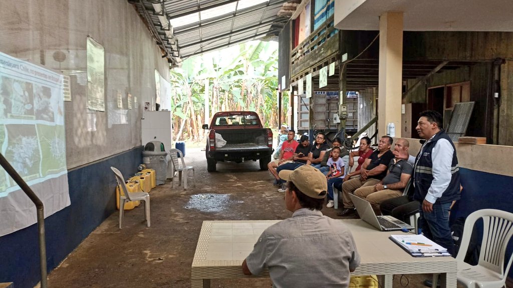 AgrocalidadZ5's tweet photo. #Bolívar | Capacitamos a pequeños productores de banano orito del cantón Caluma, sobre sintomatología, medidas de bioseguridad para prevención de FocR4T y protocolo de escamas y cochinillas, con el fin de mantener cultivos sanos y de calidad.
#AgrocalidadCapacita https://t.co/UX1UoJcyfD