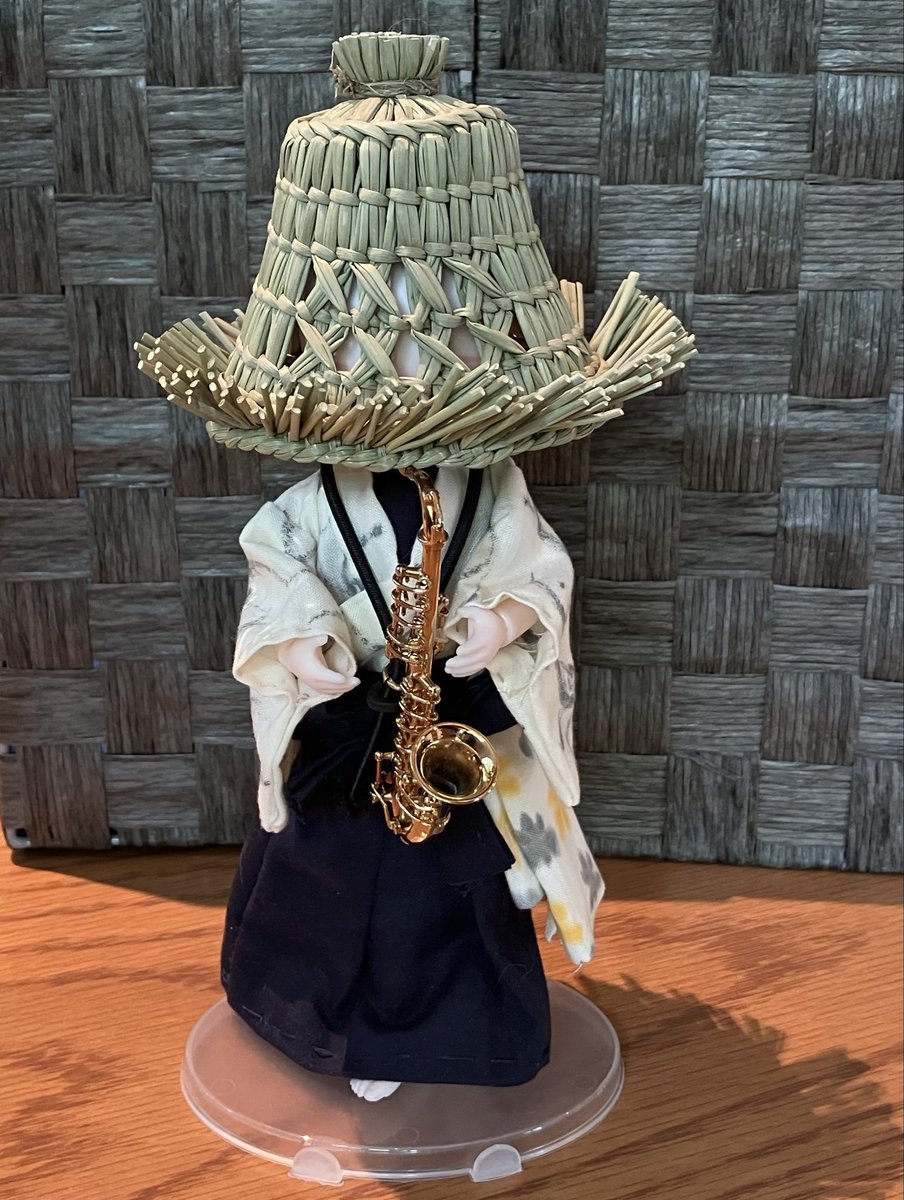 pd11k0101's tweet photo. 7/2鶴舞公園噴水塔前
サックス侍様🎷ライブ
MISIA - Everything
いつもながらステキな🎷✨音色にウットリでした。
私がミニお侍様人形の
着物を作ったので、お侍様にお見せしたところ、お人形と一緒に写真を撮って頂き夢のような出来事で大感謝です。
ありがとうございました。
#saxsamurai
#鶴舞公園 https://t.co/nUREgYSMnZ