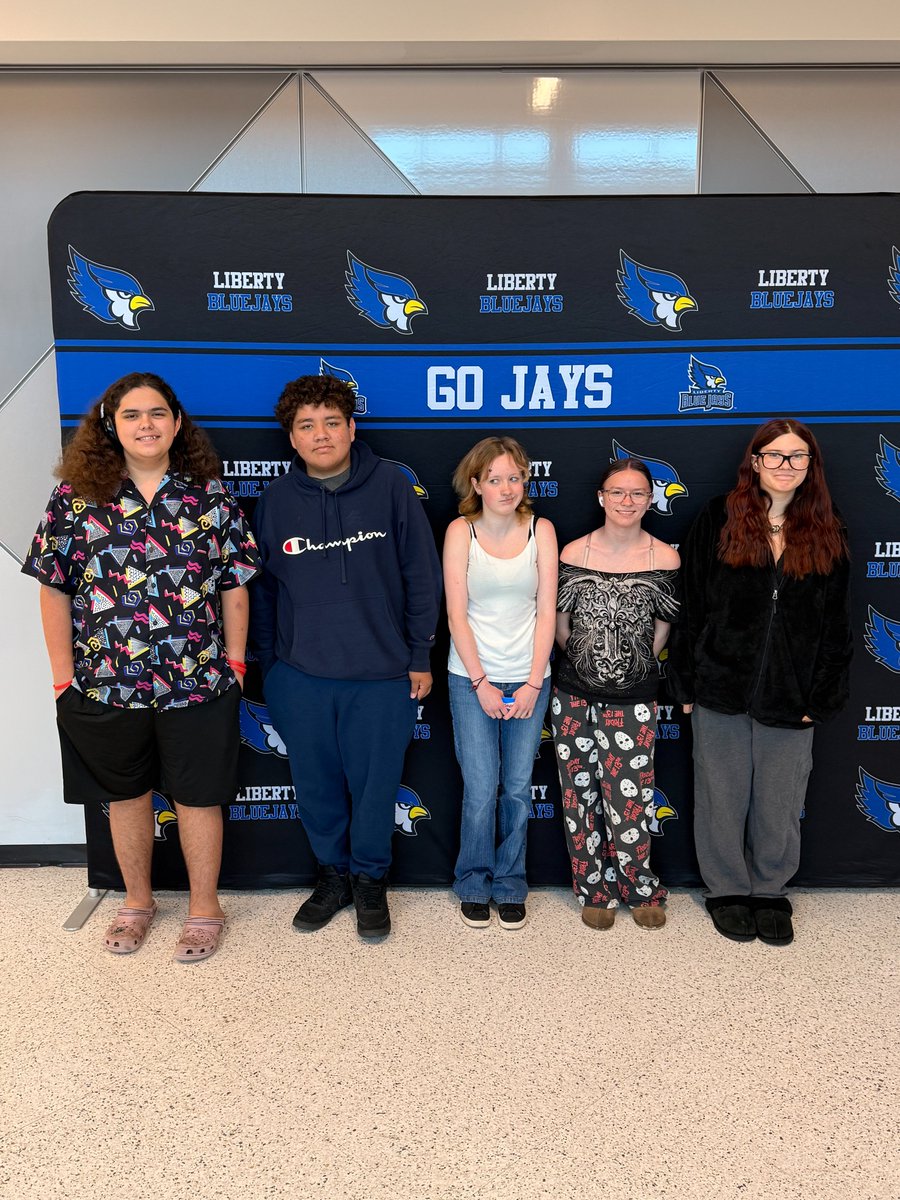 LIBERTYSCHOOLS's tweet photo. Summer school isn't quite as fun once you're in high school, but this crew still had perfect attendance throughout June! #LPSLeads https://t.co/iujYzIDhAm