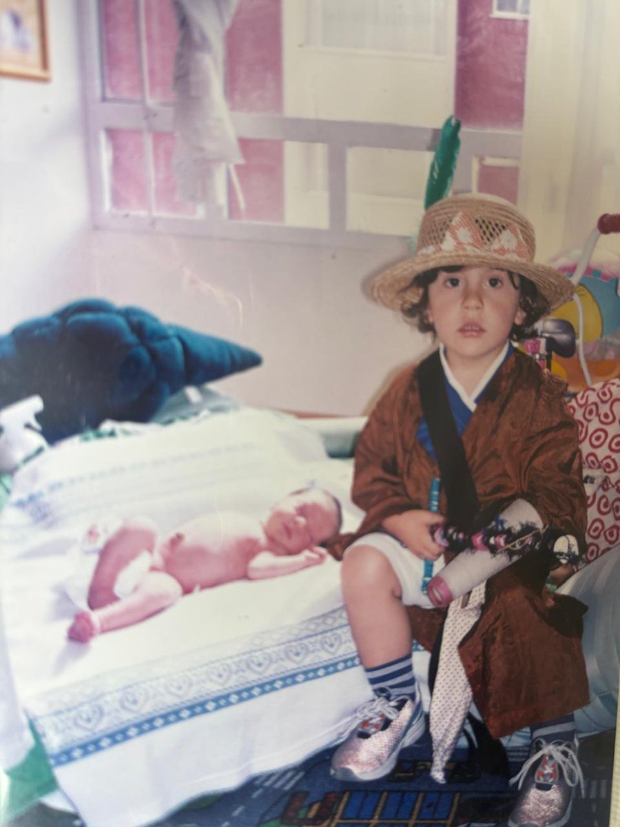 ErwinFabianGL's tweet photo. El próximo lunes vamos celebrar 20 años del día en que el hijo y yo, cortamos el cordón umbilical de la hija. Siempre gracias, toda la vida gracias, a la mamá del hijo y la hija, que equivocado estaba al decir que no quería ser papá, que bueno haberlo hecho con una muy buena mamá https://t.co/cOlIiE9sh9