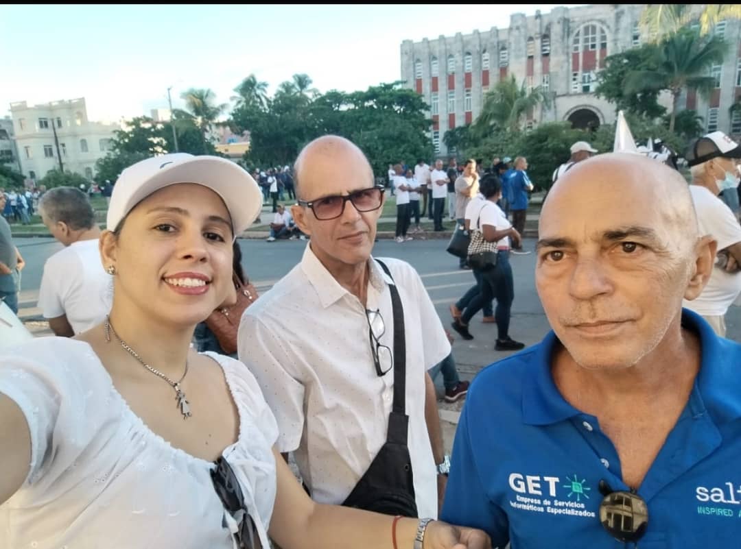 OficialGET's tweet photo. La familia #OficialGET está de luto. 🖤
Con profundo dolor despedimos a nuestro compañero Eduardo Saba. Hombre serio, detallista y con un vasto conocimiento, siempre atento a los gestos que alegraban la vida de quienes lo rodeábamos y hacia de cada ocasión un momento especial.💔 https://t.co/6doTZK492Q