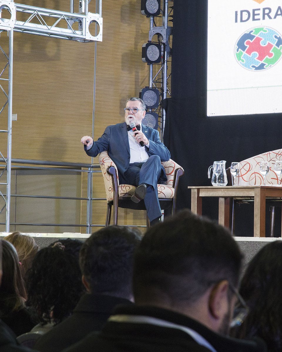 ARGENTINAIGN's tweet photo. El secretario de Investigación, Política Industrial y Producción para la Defensa, Lic. Mario Katzenell, encabezó la apertura de estas jornadas, acompañado por el presidente del IGN, MY (R) Ingeniero Geógrafo Marcelo Fabián Ancarola. https://t.co/ySRDYvu5Ta