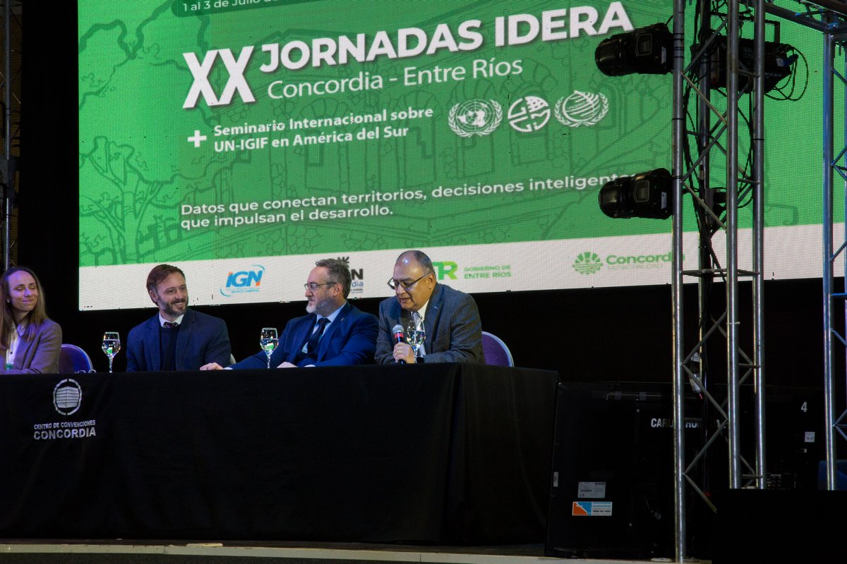 ARGENTINAIGN's tweet photo. El secretario de Investigación, Política Industrial y Producción para la Defensa, Lic. Mario Katzenell, encabezó la apertura de estas jornadas, acompañado por el presidente del IGN, MY (R) Ingeniero Geógrafo Marcelo Fabián Ancarola. https://t.co/ySRDYvu5Ta