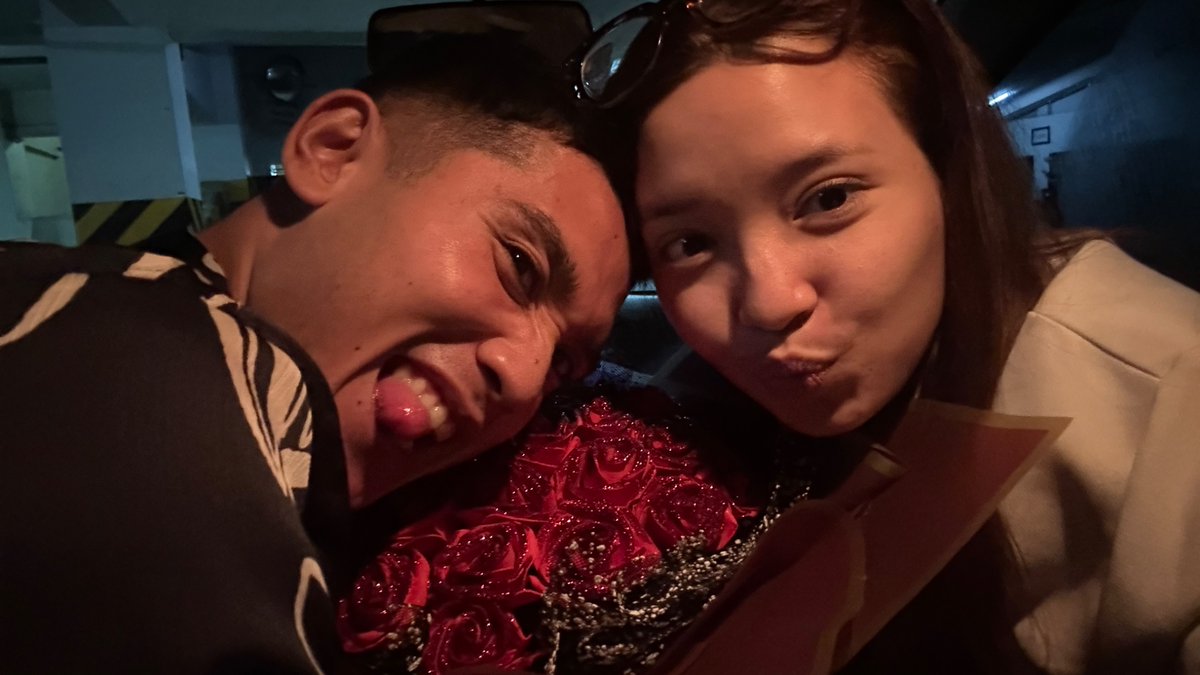 Bungareyzaa's tweet photo. nama ku bunga dan aku selalu dikelilingi bunga sama cowok aku. https://t.co/xOqwbyMOTH
