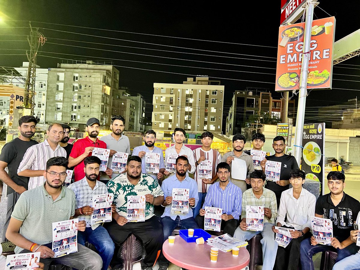 DevashishMina_'s tweet photo. आज सीकर में छात्रों से संवाद किया और उन्हें पेपर लीक बेरोज़गारी व शिक्षा व्यवस्था में हो रहे अन्याय के खिलाफ छात्र गूंज अभियान से जुड़ने का आह्वान किया छात्रों की आवाज़ अब हर कॉलेज हर कैंपस और हर शहर से उठेगी न्याय की इस लड़ाई में NSUI छात्रों के साथ मजबूती से खड़ी है। https://t.co/XKEOpXHEnu
