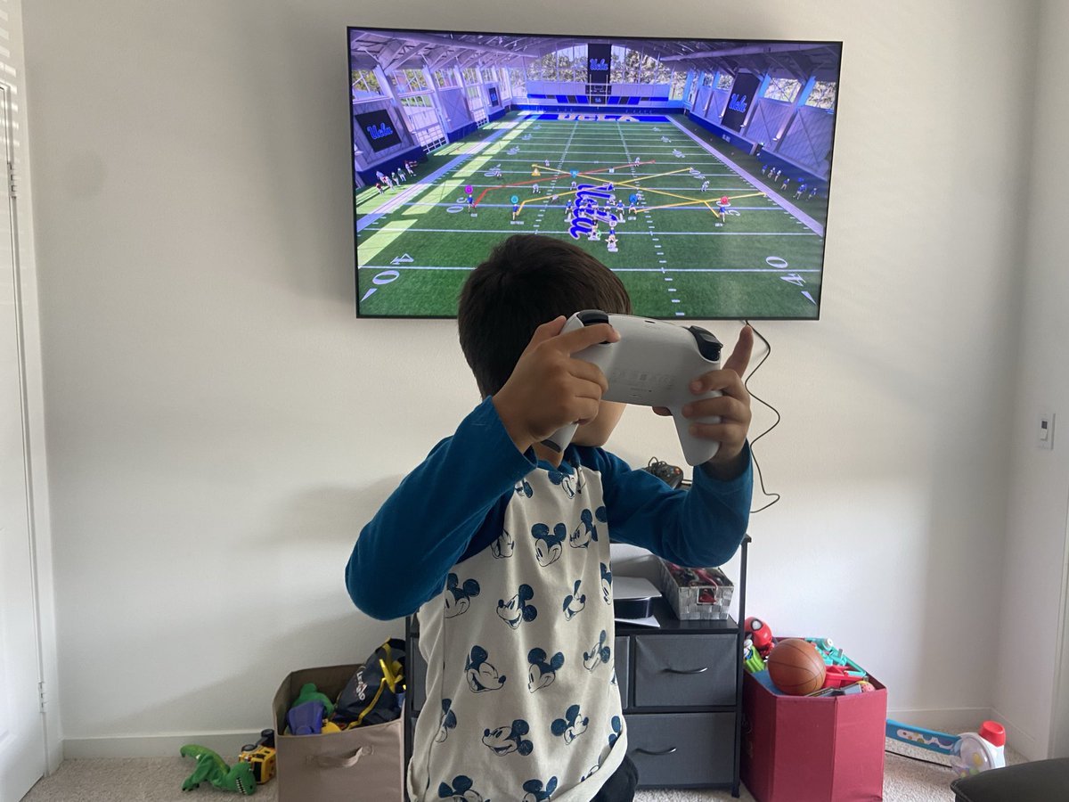 Jordan05155's tweet photo. @KurtBenkert My sons breaking it in for me https://t.co/mZX5PCPEXo