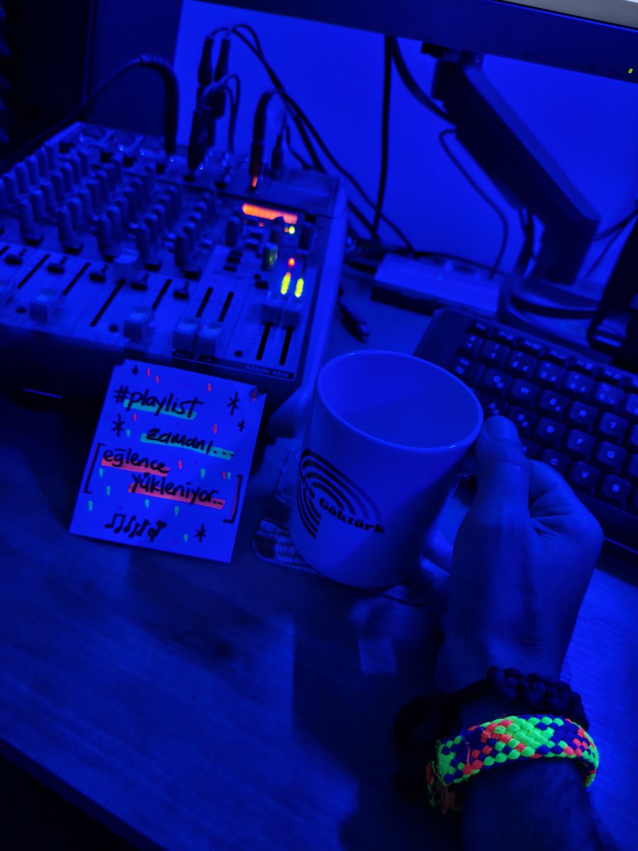 TheNedim_dj's tweet photo. Başlayalım bakalım.
#StudioGee 🎧
#playlistgecesi 🎛️ https://t.co/LEw7EQzCy2