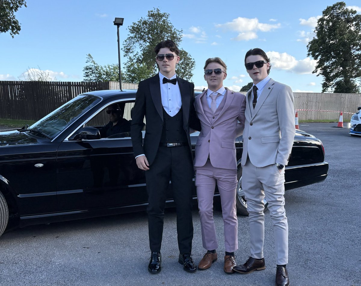 PATCarletonHigh's tweet photo. Our students continue to arrive in style for #CHSProm2026
Thank you to all our families and staff who were there to welcome them to the celebrations! 👏☀️🎉 #Prom2026 #ArriveInStyle https://t.co/jHKwtd2JiX