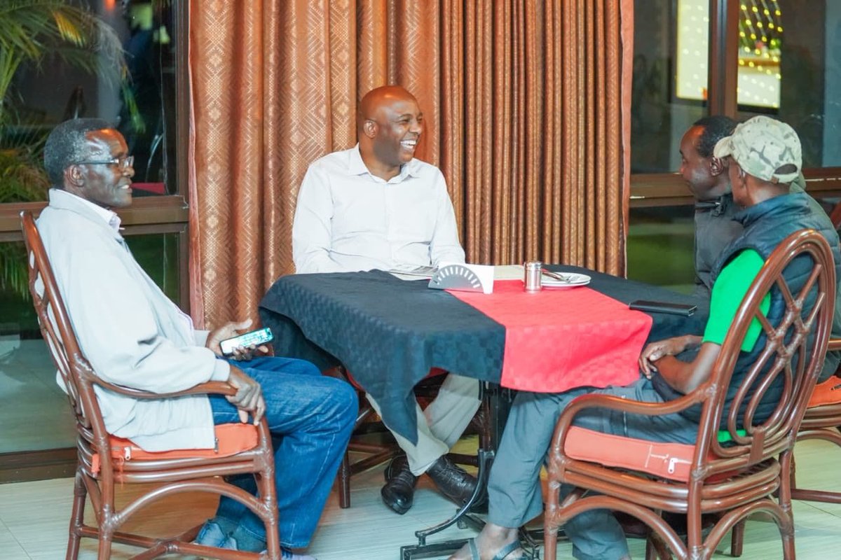 Mabonga_254's tweet photo. Ladies and gentlemen,  HE. David Maraga with HE. Irungu Kang'ata. https://t.co/RretROq3Qt