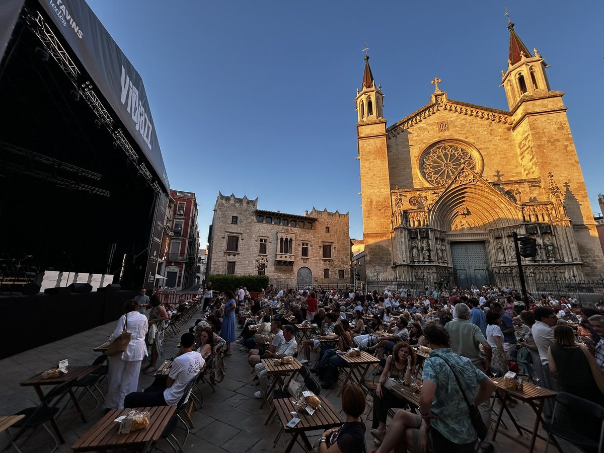liberto_mas's tweet photo. 📷 A l’Enojazz, una experiència on els grans vins, el talent de casa i la música es troben en un escenari inigualable per emocionar-nos.
#Vilafranca #Penedès @vijazzpenedes https://t.co/RF0u1gaUIo