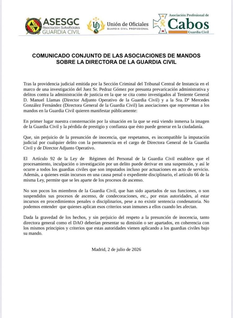 cmgorriaran's tweet photo. Los jefes imputados de la @guardiacivil que debe investigarles por posibles delitos muy graves, atornillados al cargo para impedir que les investiguen. Con Sánchez estamos rompiendo el molde. Nunca había pasado nada así en ningún país con amor propio. Solo con fascistas y comunistas.