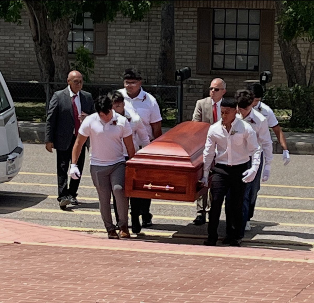 CoachGilpin's tweet photo. I received a phone call to tell me we had a U.S. Veteran whose wife had died and he had no one to serve as pallbearers. I was asked if our Patriot Football Team could help. I told our boys, and immediately 6 senior varsity players said they would do it. I could not be prouder. https://t.co/anH9unCR8i