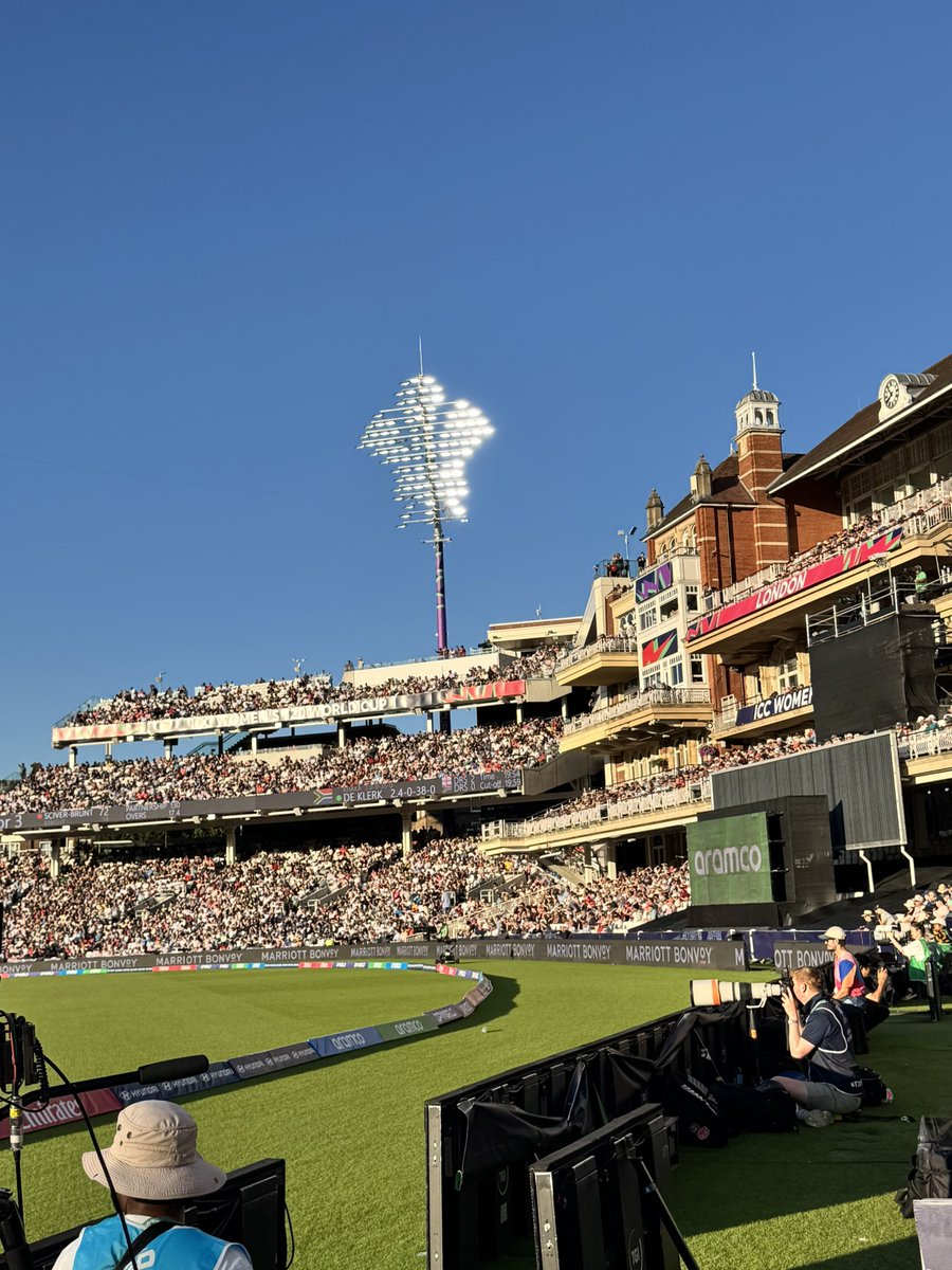 KassNaidoo's tweet photo. Amazing atmosphere 🔥 #T20WorldCup https://t.co/JKnLrCZ6tx