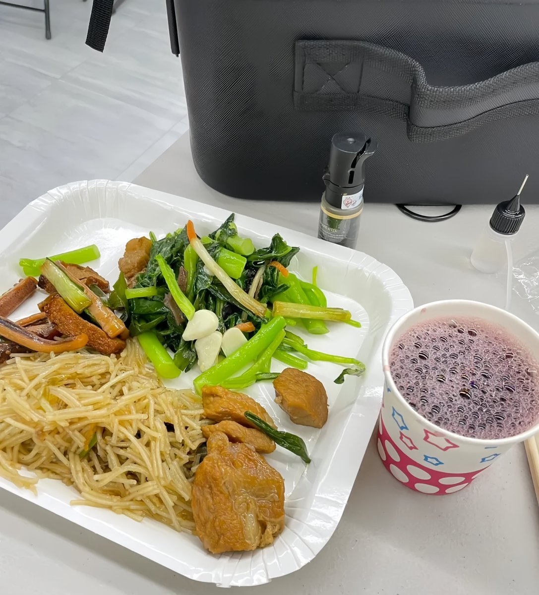kjyzefwe's tweet photo. 最近看照片發現自己又圓了一點… 決定要開始減肥了😕
有在減肥的哥哥姊姊可以一起加油嗎？ https://t.co/4SZbNOoKu5