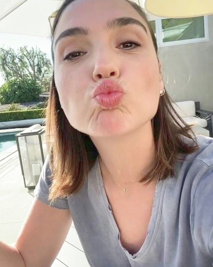Gal Gadot tweet media
