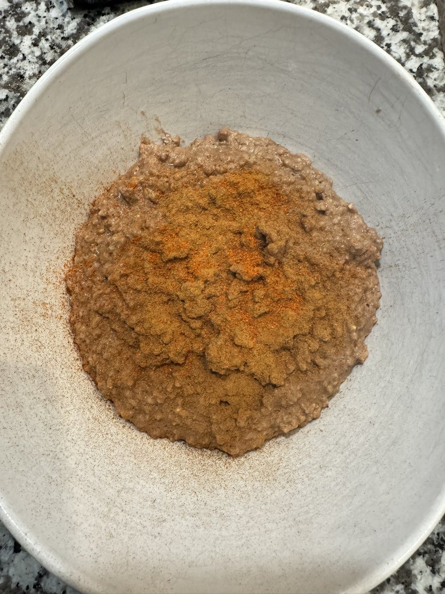 daveosofsky's tweet photo. @DeanTTraining My breakfast agrees.

Mexican Hot Chocolate Steel-Cut Oats

Ingredients:

2 servings Trader Joe’s Steel-Cut Oats
2 scoops Kirkland Chocolate Whey Protein
Cinnamon
Pinch of cayenne pepper
Pinch of salt

Nutrition

Calories: 560
Protein: 60 g
Carbohydrates: 62 g
Fiber: 10 g https://t.co/yf4ERp35Iw
