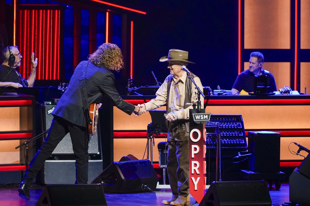 Clopezmusic's tweet photo. Last night at @opry! Many thanks to my West Virginian friend and harmonica legend, Charlie McCoy, for sitting in with me. Grateful for the good times! https://t.co/ufDREZCUVl