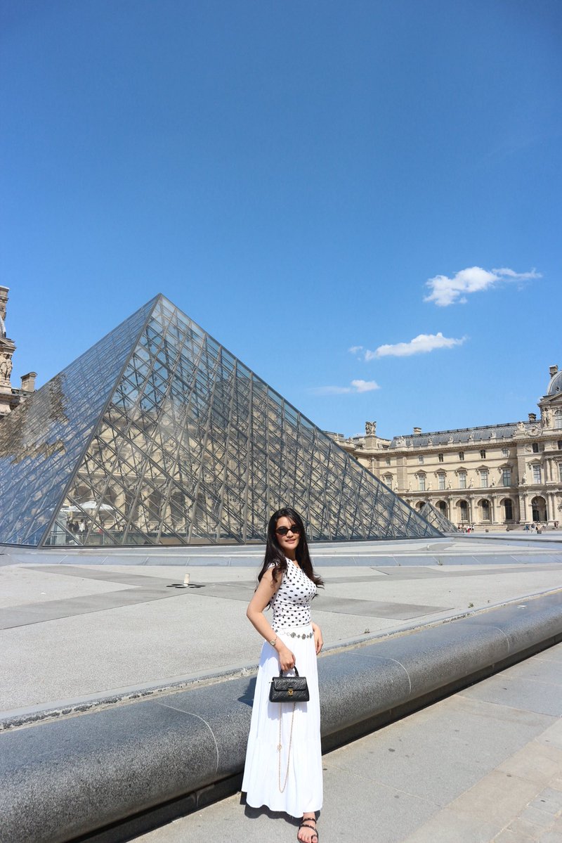 asheladz's tweet photo. @motoshi_64 pas di paris nyentuh sampe 40 derajat dan ngerasain heatwave 😭 https://t.co/d9OU1tjABp