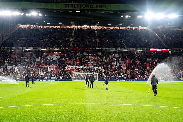 Guerrilla33's tweet photo. Stretford End, Old Trafford https://t.co/PFbLGFh6Qw