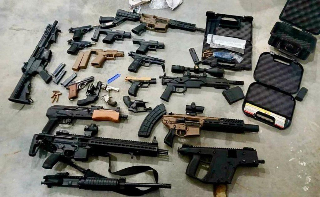 AViverosNoticia's tweet photo. EE.UU. DECOMISA 138 ARMAS DE FUEGO QUE SERÍAN TRAFICADAS A MÉXICO
#EU #decomiso
https://t.co/GJ9e3Ledax https://t.co/rPvYrTTPHs