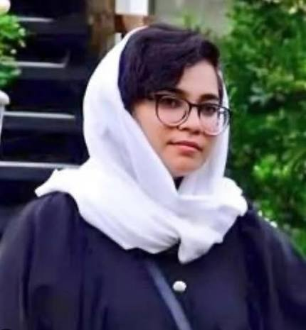 en_simayazadi's tweet photo. 🚨 Iran: 25-Year-Old Woman Political Prisoner Sentenced to Death
Iran's judiciary has sentenced Arghavan Fallahi, a 25-year-old political prisoner and PMOI supporter, to death. The sentence, issued by Branch 15 of Tehran's Revolutionary Court under Judge Abolqasem Salavati, was communicated to her lawyer on July 1.
Fallahi was arrested on January 25, 2025, in Parand and reportedly spent nearly five months in solitary confinement, where she was subjected to prolonged interrogation and physical and psychological torture.
She was previously arrested alongside her father, Nasrollah Fallahi, a former political prisoner from the 1980s who is currently serving a five-year prison sentence in Evin Prison.