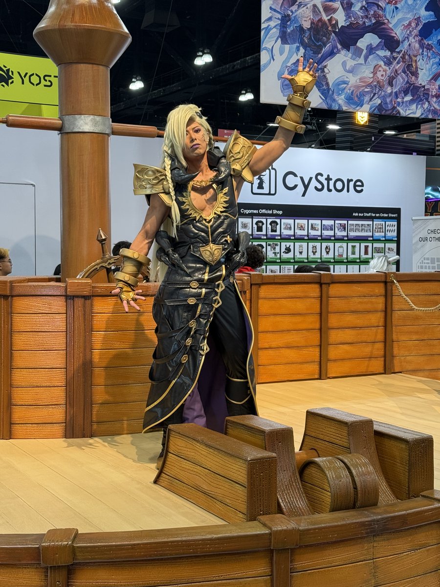 granblue_en's tweet photo. Beelzebub at the Cygames booth https://t.co/kKDKHdyFb1