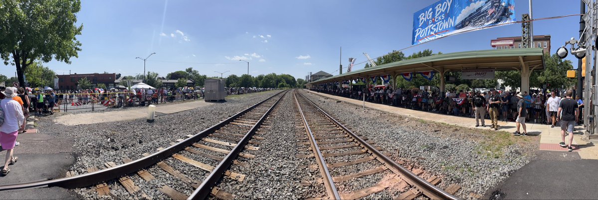 closetheloop's tweet photo. Waiting for Big Boy to arrive in #Pottstown #Pennsylvania - heard it’s delayed until 4:45pm - feels like 112 out here!! https://t.co/f0i1qBAKD1