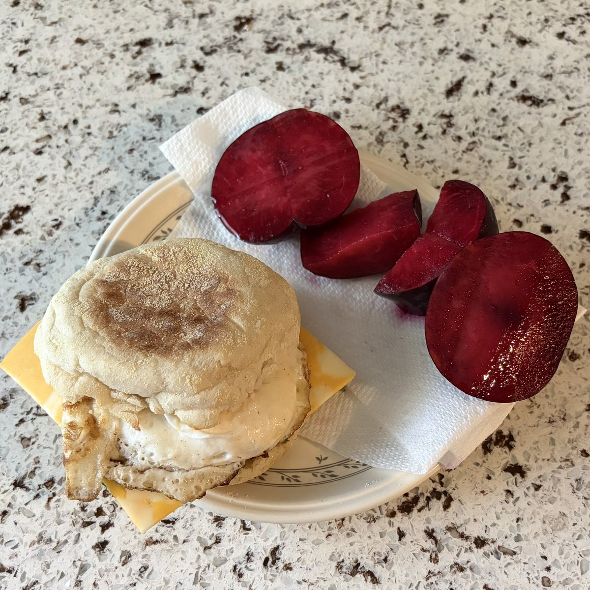 fruitbbats's tweet photo. 🍳 https://t.co/9NeKLUyOoN