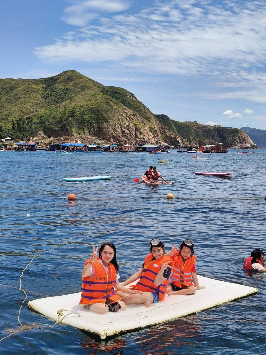 ThuyTien268's tweet photo. Hè này ké cùng khối nghỉ hè đi biển tại Hòn Khô, Quy Nhơn! Biển xanh trong, được tắm biển mát lạnh và lặn ngắm san hô rực rỡ. Đẹp không tả nổi! Quá chill luôn! #HonKho #QuyNhon #He2026 https://t.co/DrC5G8KN5F